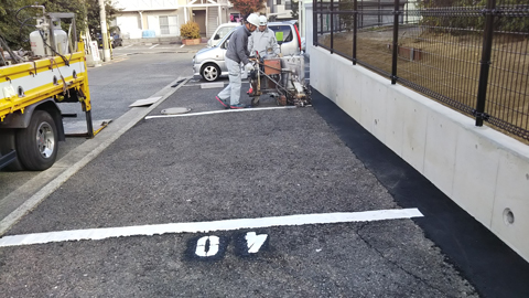 アスファルトライン引き