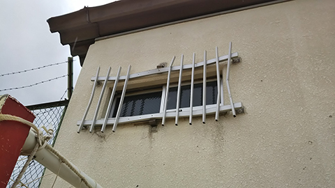 堺市中学校 面格子取替え