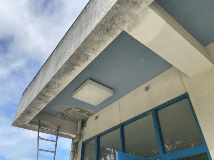 堺市中学校庇塗装工事