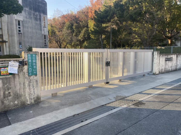 堺市小学校門扉改修工事