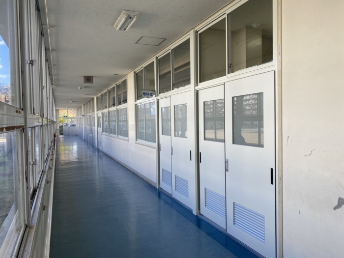 堺市中学校建具改修工事