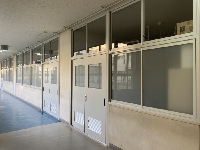 堺市中学校建具改修工事
