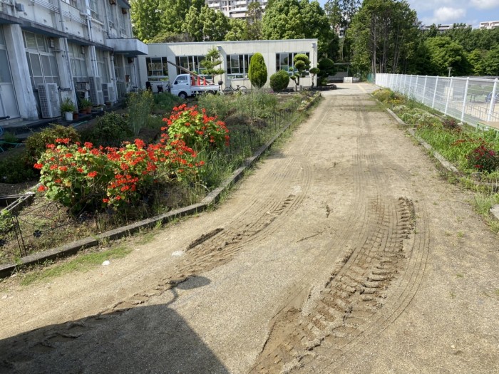 堺市中学校土間コンクリート打ち