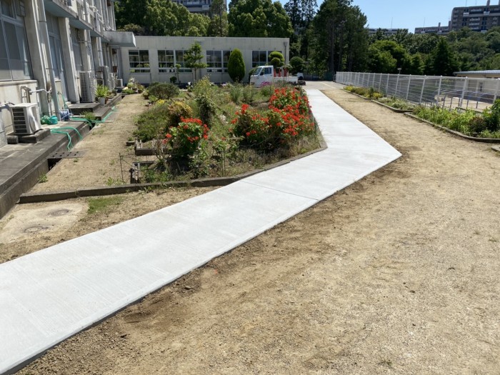 堺市中学校土間コンクリート打ち